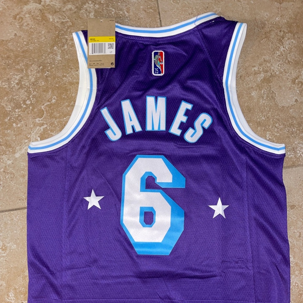 Lebron James Jersey - Picture 2 of 2